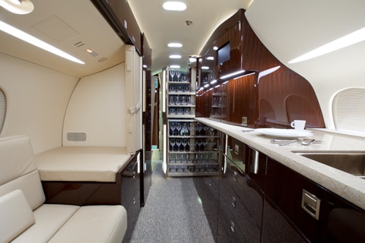 Gidhair Falcon 8X interior
